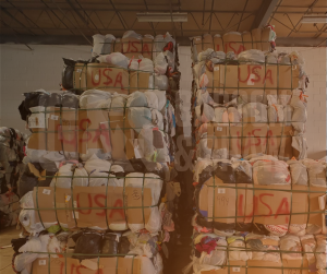 Pacas de ropa americana listas para ser exportadas a Centroamérica. (Foto:Garson & Shaw LLC)